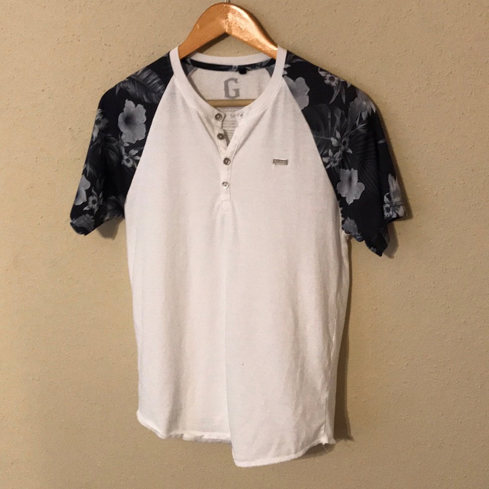 Short sleeve patterned tee